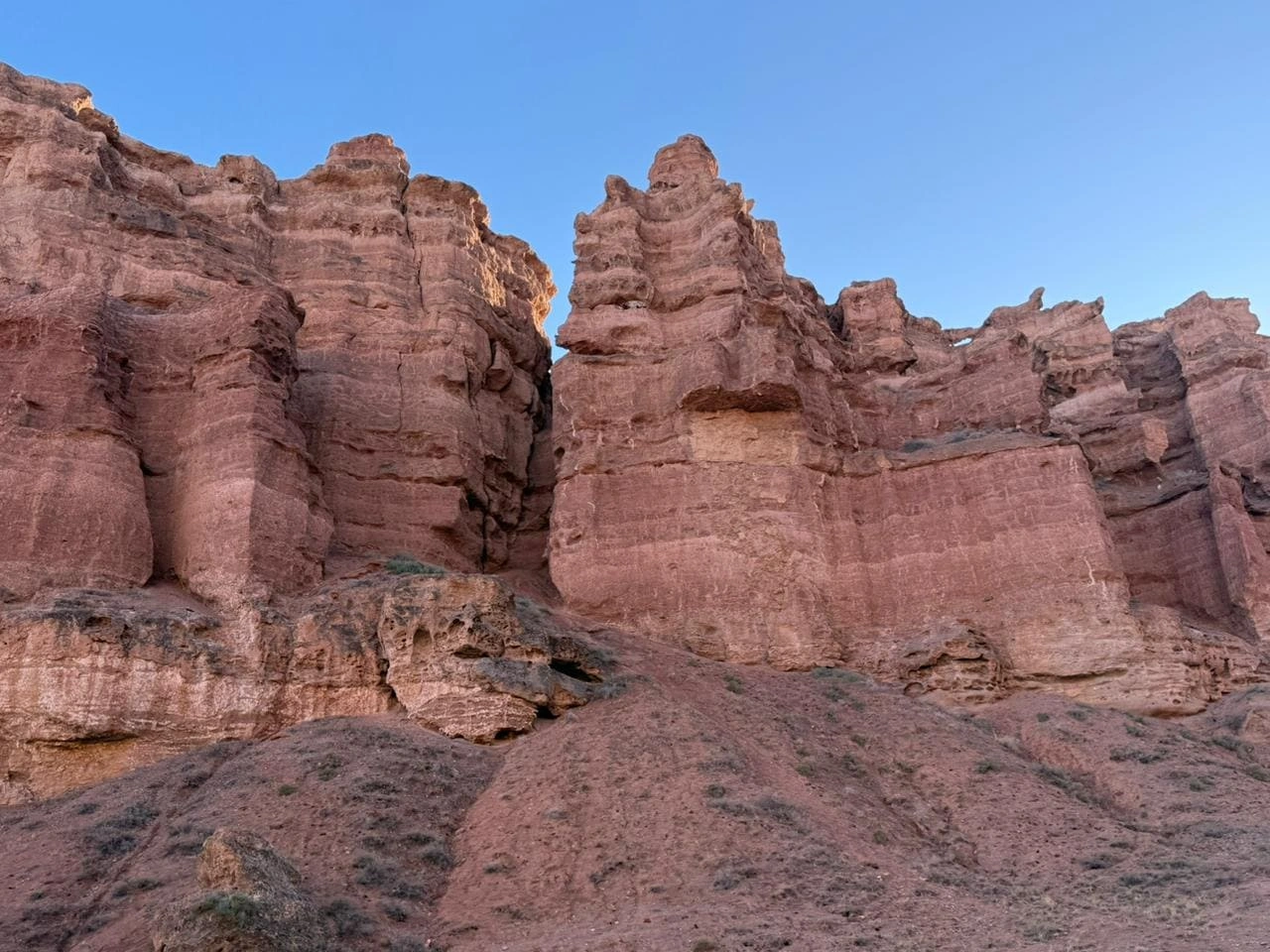 Tourists walking through the Valley of Castles during a guided Charyn Canyon tour from Almaty.